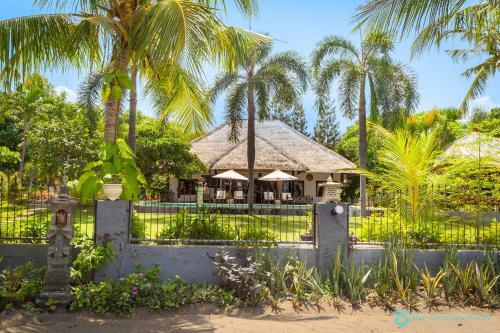 Villa Segara Murti - Stylish Beachfront Villa!