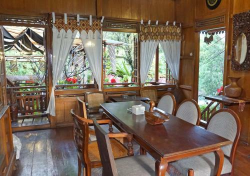 Badjoeri Ethnic Wooden Homestay