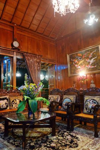 Badjoeri Ethnic Wooden Homestay