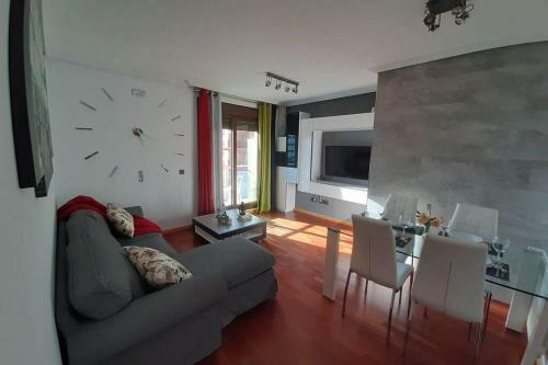 Apartamento Piso C�ntrico Con Piscina,parking Y Jacuzzi