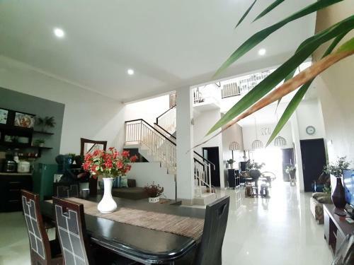 Villa Padasuka Raisa