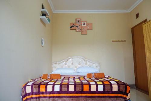 Larasmita Cisitu By Zenrra House