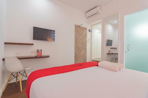 Reddoorz Premium @ Hotel Hebat