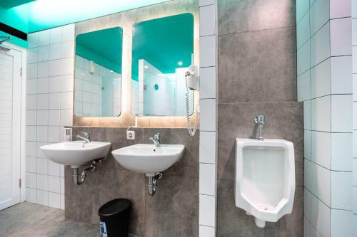 Hotel Bobobox Pods Alun Alun