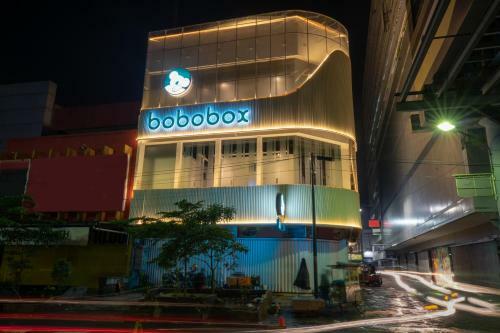Hotel Bobobox Pods Alun Alun