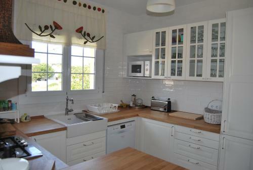 Sunny Holiday Home