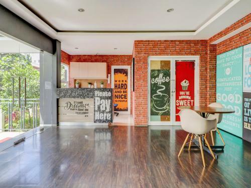 Hotel Oyo 90563 Socialite Dago Asri