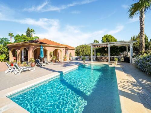 Detached Villa In Daya Vieja With Private Swimming Pool
