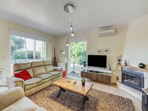 Detached Villa In Daya Vieja With Private Swimming Pool