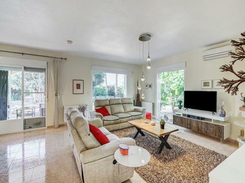 Detached Villa In Daya Vieja With Private Swimming Pool