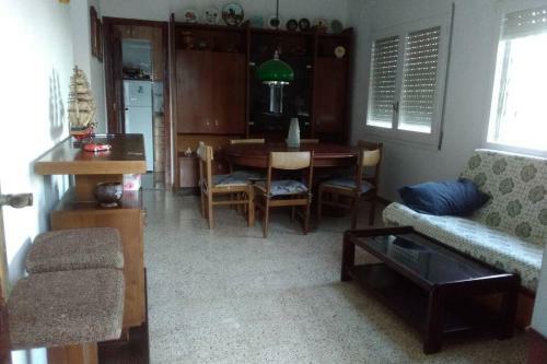 Casa Con Jard�n Y Barbacoa En Cunit
