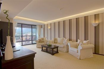 Hotel Alpin(.)