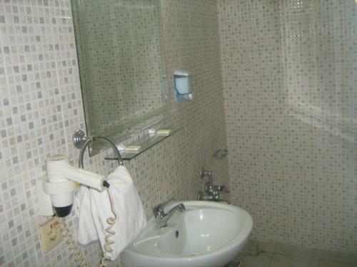Yunus Hotel