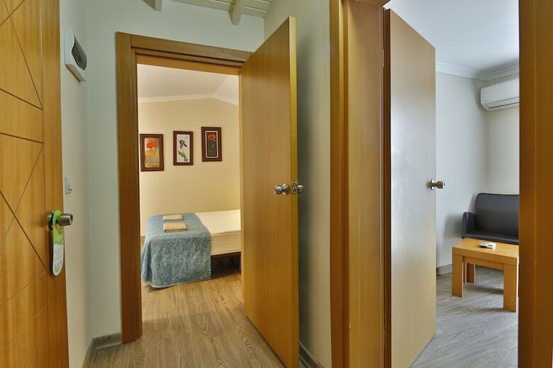 Hotel Crystal Flora Beach Resort