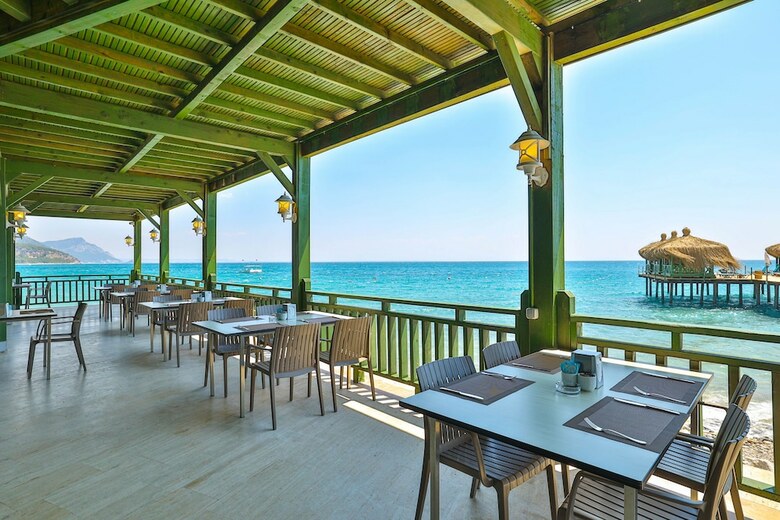 Hotel Crystal Flora Beach Resort
