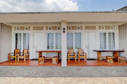 Hotel Oyo 90617 Rumah Oma Opa