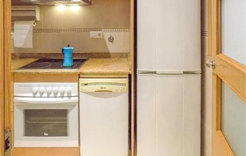 Nice Apartment In Oropesa With 2 Bedrooms
