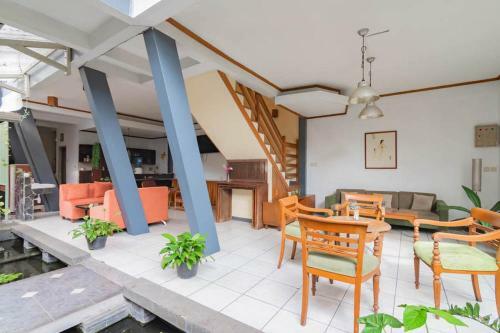 Urbanview Hotel Rumah Asri Bandung