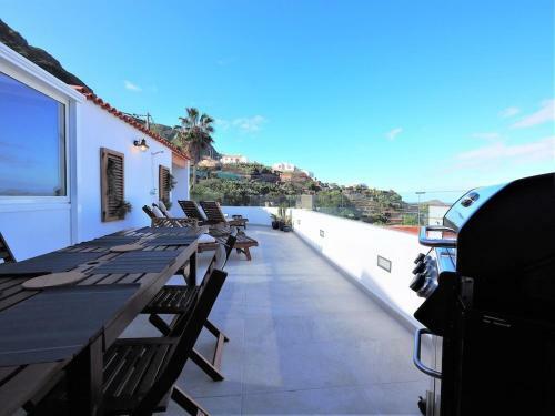 Beach House...el Gincho Garachico Three Minute Walk From El Gincho Beach.