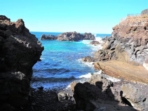 Beach House...el Gincho Garachico Three Minute Walk From El Gincho Beach.