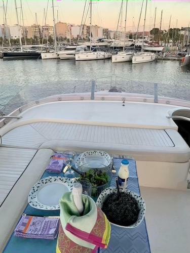 Yacht 18m Sunseeker In Mallorca