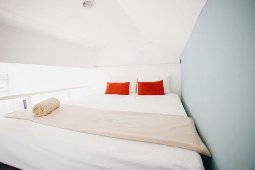 Hostal De Container Guest House