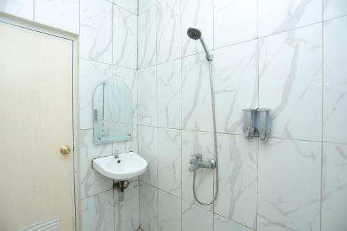 Hotel Oyo 1864 Tiara Guest House