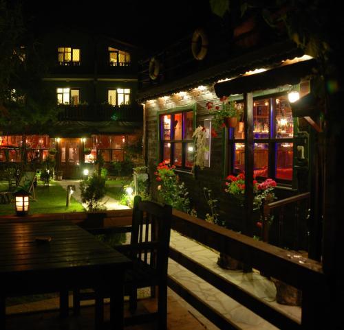 Hostal Piccolo Mondo Hotel