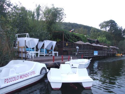Hostal Piccolo Mondo Hotel