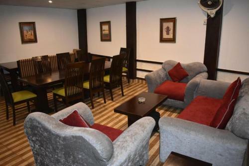 Hostal Elysium 99 Guest House