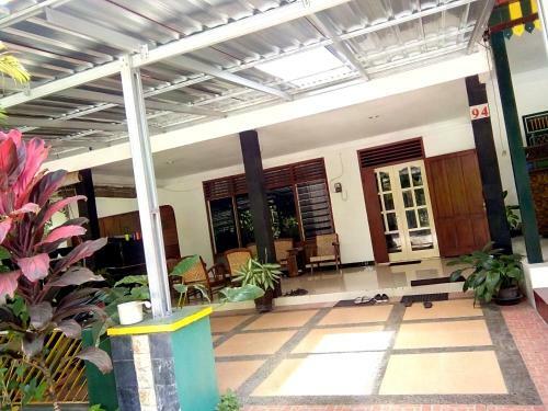 Hostal D'topadan Guest House
