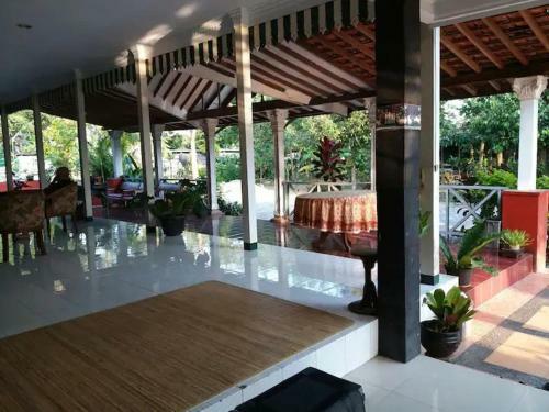 Hostal D'topadan Guest House