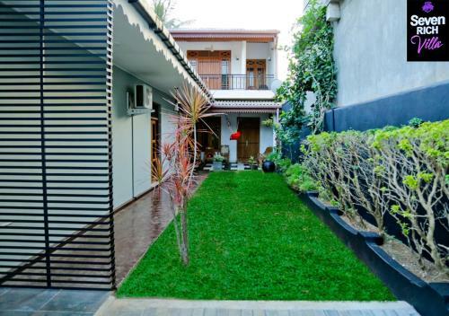 Hostal Seven Rich Villa