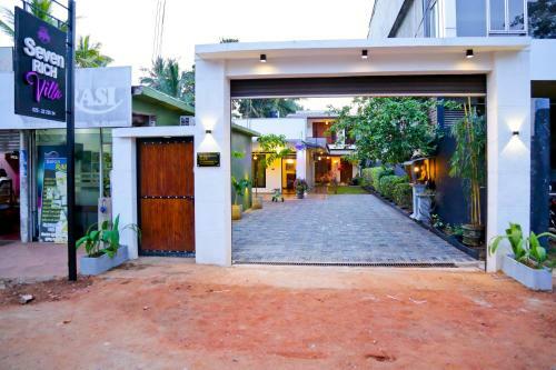 Hostal Seven Rich Villa