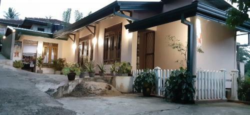 Hostal Kandyan Holiday