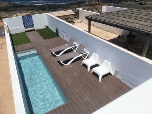 Blue Breeze House With Pool Facing Sea