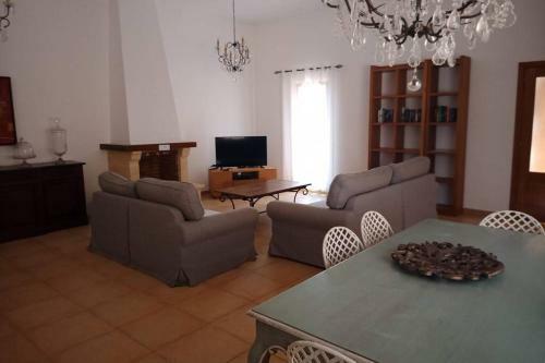 Anahi Homes- Villa Palm View