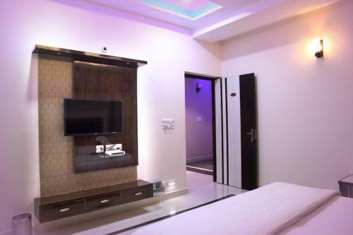 Hotel C M Plaza