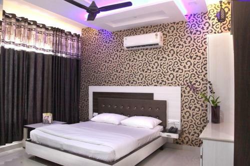 Hotel C M Plaza