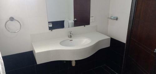 Hostal Hira Guest House