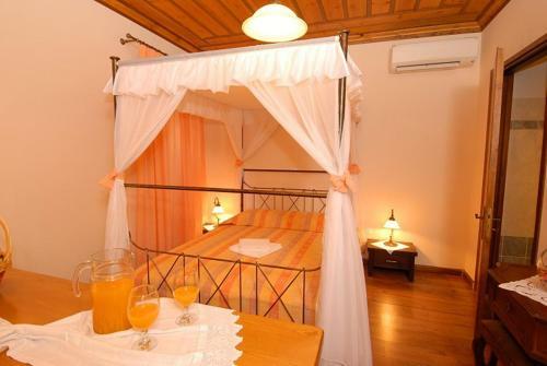 Hostal Anatoli Labreon