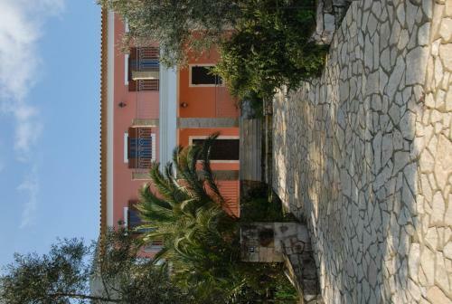 Hostal Anatoli Labreon