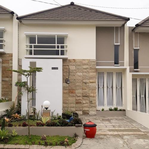 Villa Blossom Kayana Regency E7