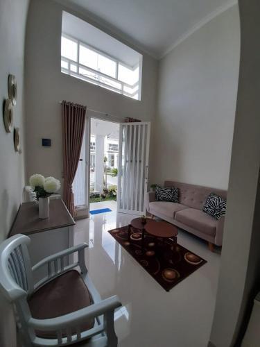 Villa Blossom Kayana Regency E7