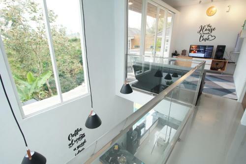 Villa White House