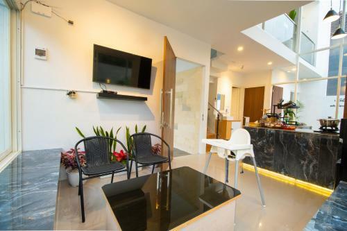 Villa White House
