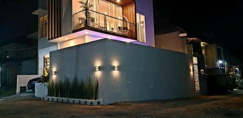 Villa White House