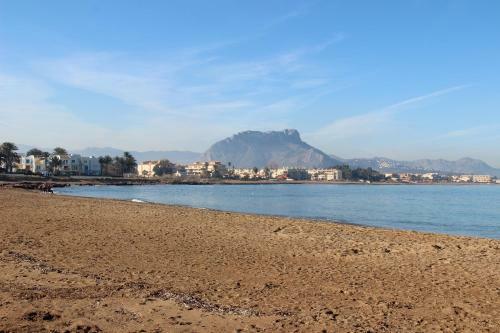 Apartamento �tico Duplex En 1a L�nea de Mar