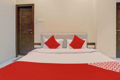 Oyo 81281 Hotel Jay Mahakali