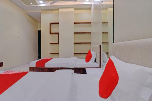 Oyo 81281 Hotel Jay Mahakali